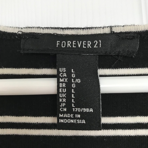 FOREVER 21 Scoop Neck Zipper Top L Black White Horizontal Stripes Short Sleeve - Picture 3 of 3